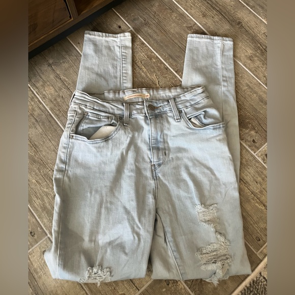 Levi's 721 High Rise Ripped Skinny Jeans - Picture 3 of 5